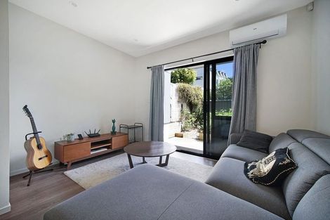 Photo of property in 29 Morihana Close, Glen Eden, 0602