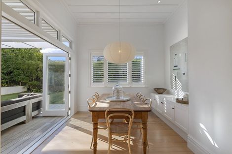 Photo of property in 28 Princes Street, Northcote Point, Auckland, 0627