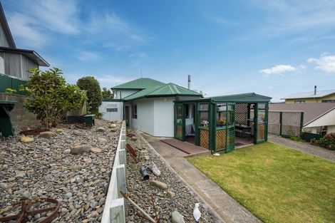 Photo of property in 43 Shortt Street, Foxton Beach, Foxton, 4815