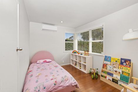 Photo of property in 15 Tamariki Avenue, Kelston, Auckland, 0602