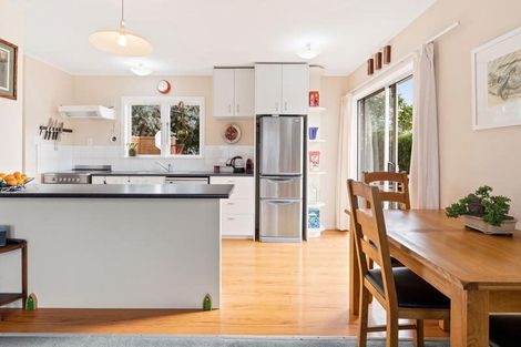 Photo of property in 41 Stottholm Road, Titirangi, Auckland, 0604