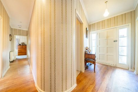 Photo of property in 86 Pinehaven Road, Pinehaven, Upper Hutt, 5019