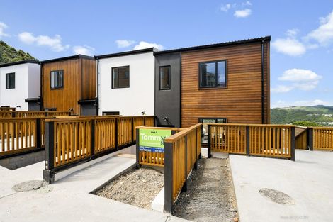 Photo of property in 28 Cathie Place, Karori, Wellington, 6012