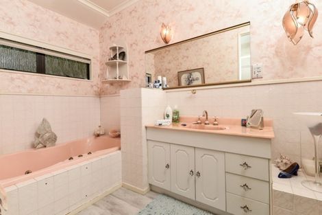 Photo of property in 37 Arcus Street, St Andrews, Hamilton, 3200