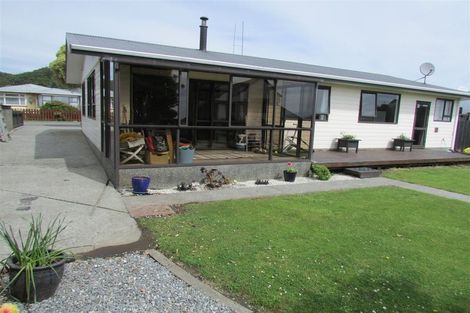 Photo of property in 24 Parfitt Place, Greymouth, 7805