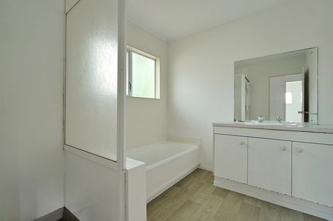 Photo of property in 6/24 Eastglen Road, Glen Eden, Auckland, 0602