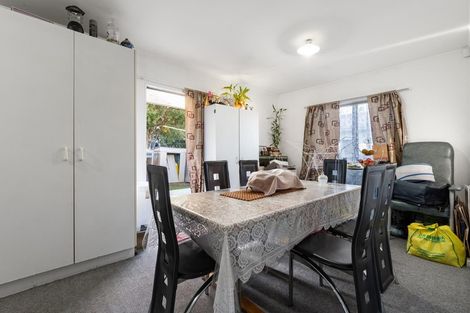 Photo of property in 2/6 Eulogy Place, Randwick Park, Auckland, 2105