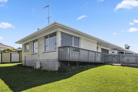 Photo of property in 37 Kirby Street, Glendene, Auckland, 0602