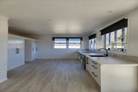 Photo of property in 464 South Road, Omata, New Plymouth, 4374