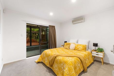 Photo of property in 9 Ambassador Glade, Orewa, 0931