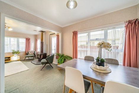 Photo of property in 4 Heretaunga Square, Silverstream, Upper Hutt, 5019