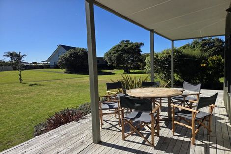 Photo of property in 109 Titoki Place, Matarangi, Whitianga, 3592