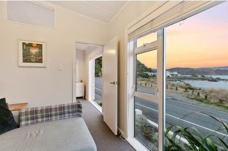Photo of property in 106 Breaker Bay Road, Breaker Bay, Wellington, 6022