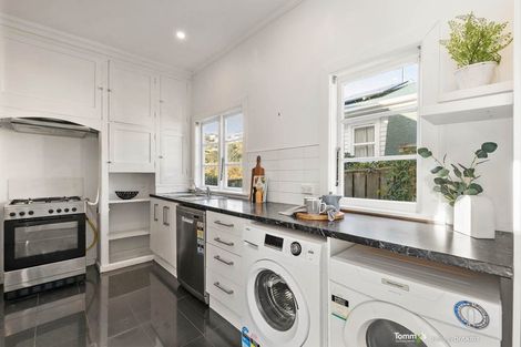 Photo of property in 6 Hathaway Avenue, Karori, Wellington, 6012