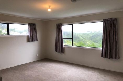 Photo of property in 33a Sunhaven Drive, Newlands, Wellington, 6037