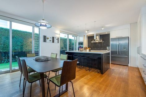 Photo of property in 19 Muritai Road, Milford, Auckland, 0620