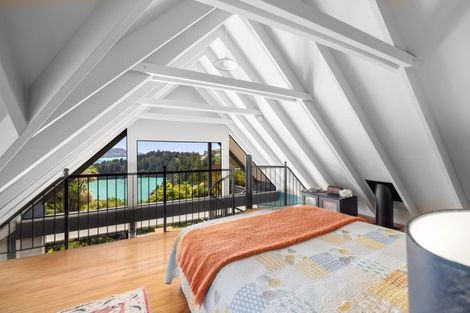 Photo of property in 5 Te Ara Crescent, Diamond Harbour, Lyttelton, 8971