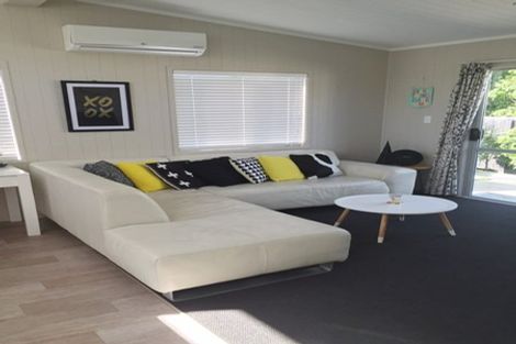 Photo of property in 72 Uxbridge Road, Cockle Bay, Auckland, 2014