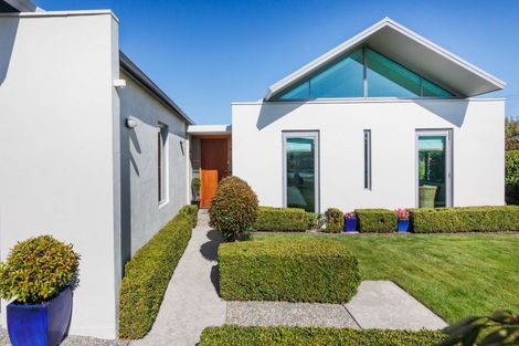 Photo of property in 16 Royal Oak Drive, Kelvin Grove, Palmerston North, 4414