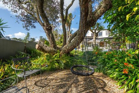 Photo of property in 1/2 Clifton Road, Hauraki, Auckland, 0622