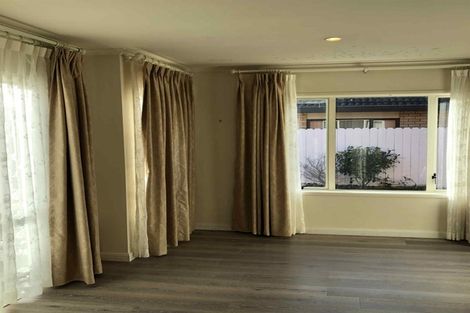 Photo of property in 13 Belcoo Crescent, East Tamaki, Auckland, 2013