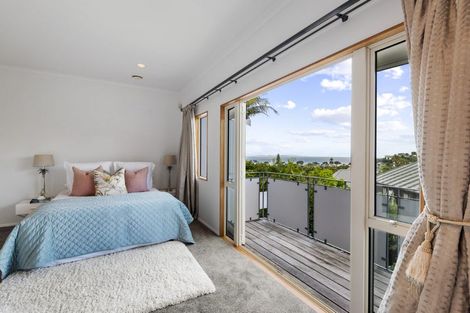 Photo of property in 71 William Bayes Place, Red Beach, 0932