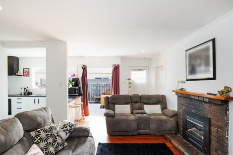 Photo of property in 16 Thomson Street, West End, Palmerston North, 4412