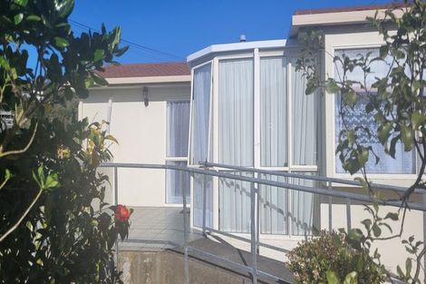 Photo of property in 28 Cambridge Street, Tawa, Wellington, 5028