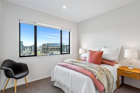 Photo of property in 14 Port Way, Rosehill, Papakura, 2113