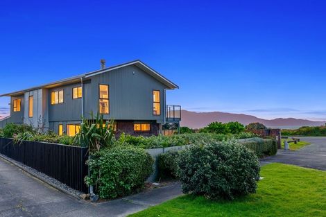 Photo of property in 31 Oratia Street, Waikanae Beach, Waikanae, 5036