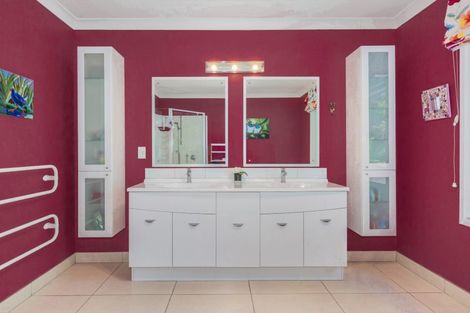 Photo of property in 3 Koromiko Glen, Waikanae, 5036