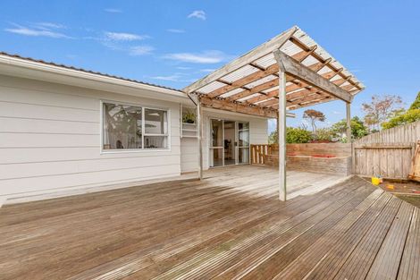 Photo of property in 6 Fernhaven Place, Massey, Auckland, 0614