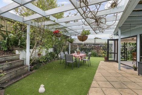 Photo of property in 2/2 The Esplanade, Campbells Bay, Auckland, 0630