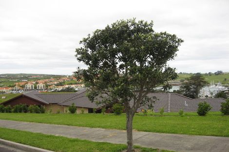Photo of property in 2 Laguna Place, Matakatia, Whangaparaoa, 0930