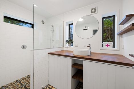 Photo of property in 21 Grand View Road, Leigh, 0985
