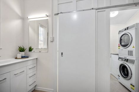 Photo of property in 10 Bridge View Road, Birkenhead, Auckland, 0626