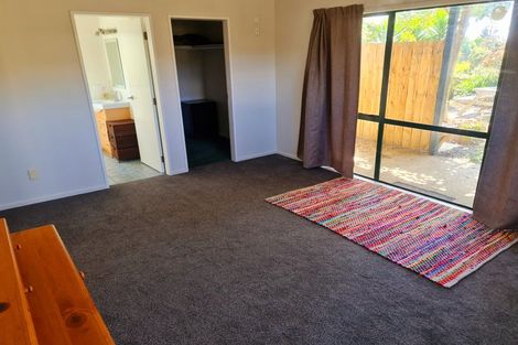 Photo of property in 8 Trig Hill Terrace, Waikanae Beach, Waikanae, 5036