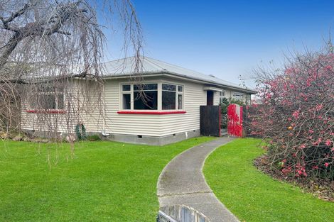 Photo of property in 137 Saint Andrews Square, Strowan, Christchurch, 8052