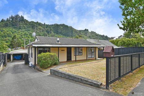 Photo of property in 77 Gemstone Drive, Birchville, Upper Hutt, 5018