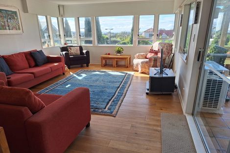 Photo of property in 2/276 Hurstmere Road, Takapuna, Auckland, 0622