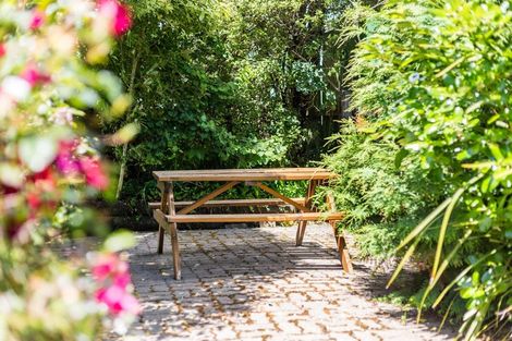 Photo of property in 3 Romney Square, Tawa, Wellington, 5028