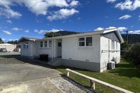 Photo of property in 14 Wairau Road, Picton, 7220