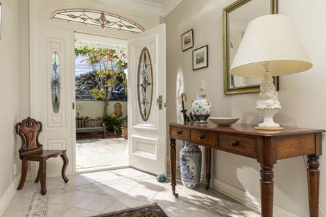 Photo of property in 43 Stanley Point Road, Stanley Point, Auckland, 0624