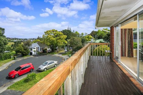 Photo of property in 7 Heather Place, Sunnynook, Auckland, 0620