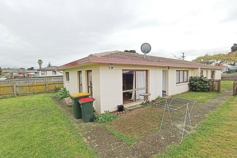 Photo of property in 2/12 Gifford Road, Papatoetoe, Auckland, 2025