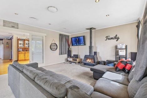 Photo of property in 1/69 Awaroa Road, Helensville, 0800