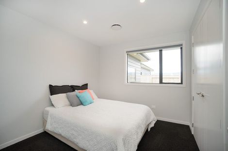 Photo of property in 76 Johnstone Drive, Fitzherbert, Palmerston North, 4410