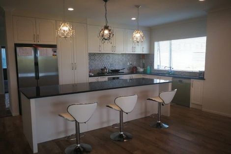 Photo of property in 21 Spyglass Street, Red Beach, 0932