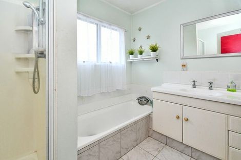 Photo of property in 43 Burundi Avenue, Clendon Park, Auckland, 2103