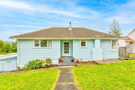 Photo of property in 13 Downes Street, Titahi Bay, Porirua, 5022